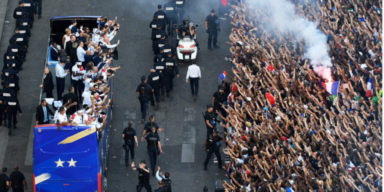 Coupe du monde : la parade des Bleus décevante ?