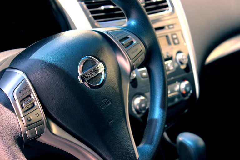 Volant d'une voiture Nissan