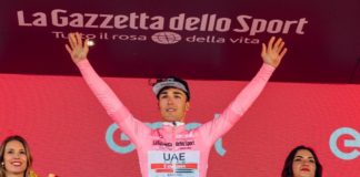 le coureur Valerio Conti dans son maillot rose