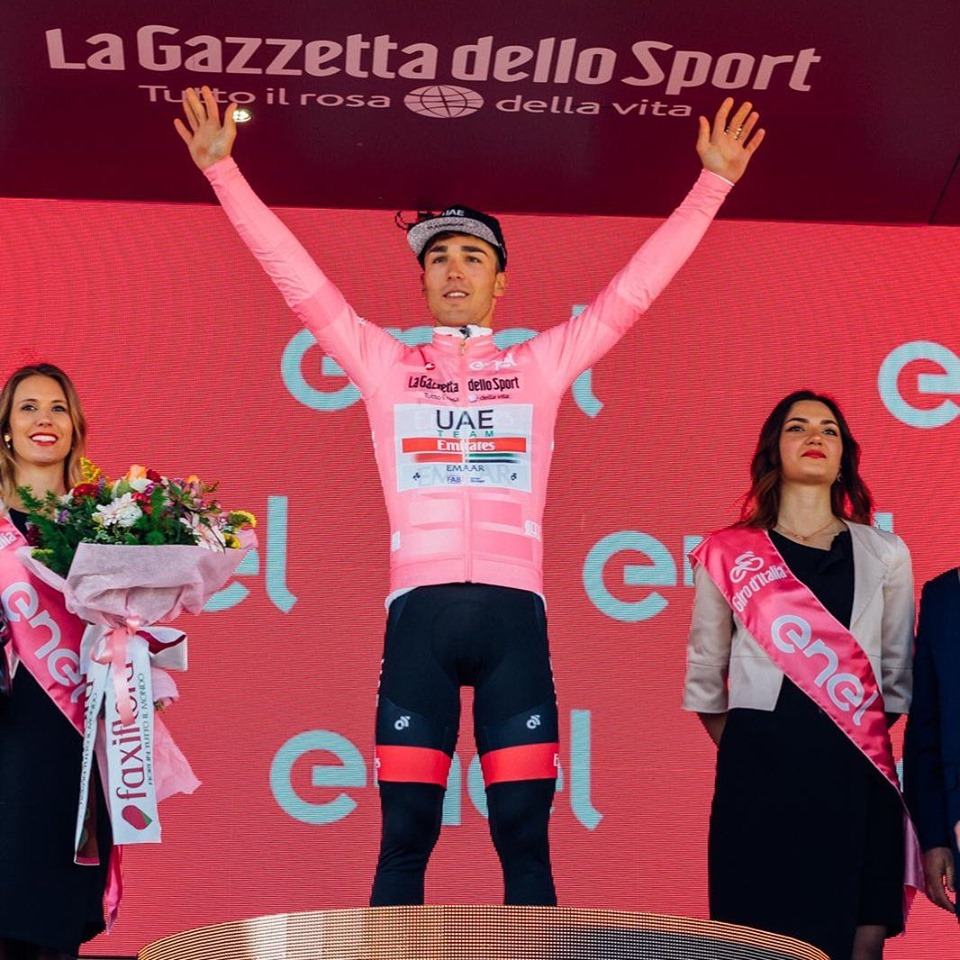le coureur Valerio Conti dans son maillot rose