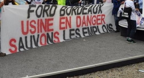 Une banderole des employés de Ford lors d'une manifestation à Bordeaux