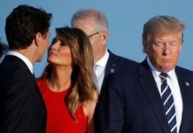 La First lady américaine semble donner un baiser langoureux au Premier Ministre canadienne lors de la photo de famille du G7 en France