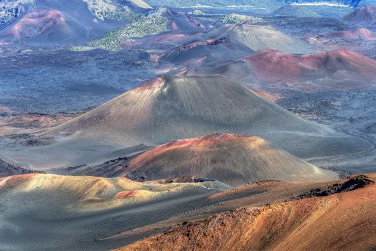 Les volcans d’Hawaï par Bruno et Dorota Sénéchal, invités d’honneur du festival.