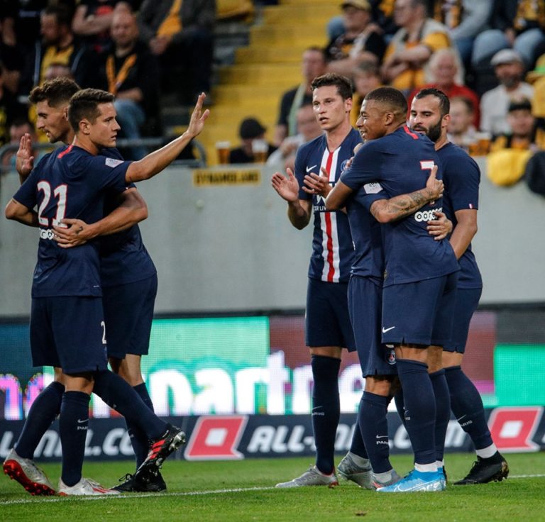Les Parisiens célébrant un but lors de la tournée estivale