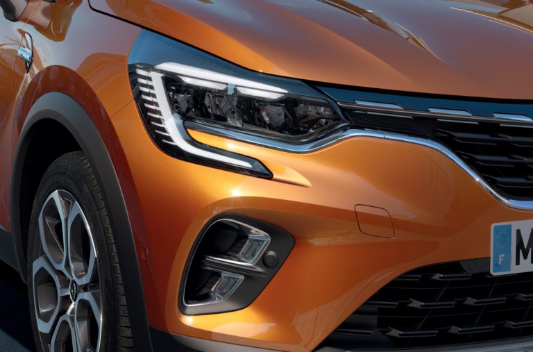 L'avant d'une Renault Clio.