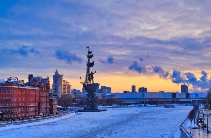 Une vue de Moscou sous la neige.