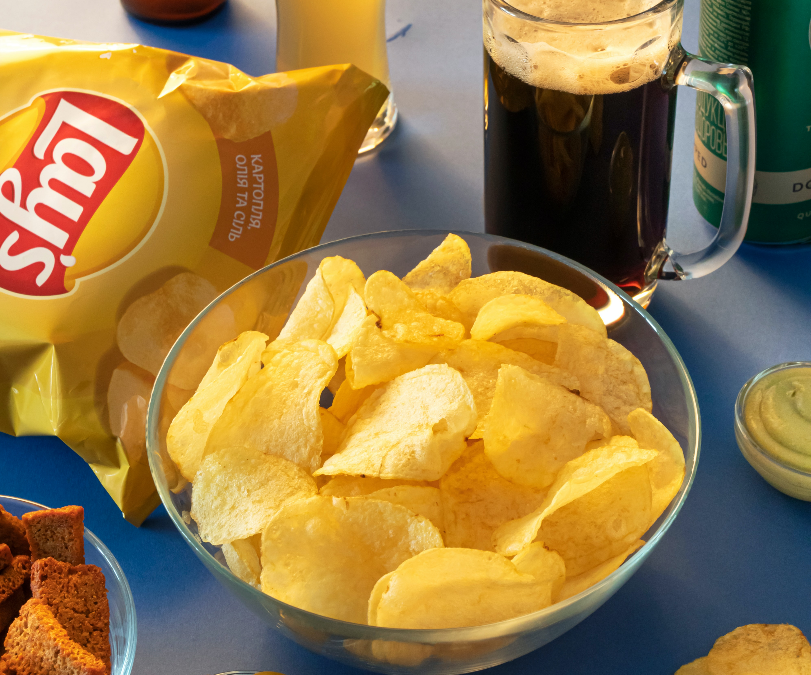 Des chips Lay's dans un bol.