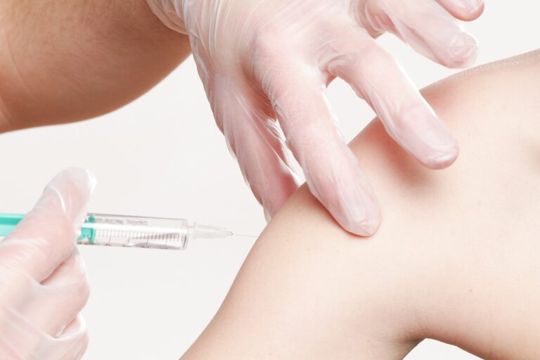 AstraZeneca contraint aux aveux sur ses vaccins