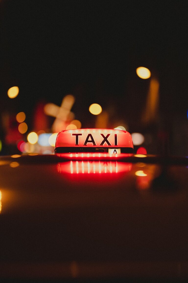 Taxis : la colère monte malgré la trêve autour des aéroports