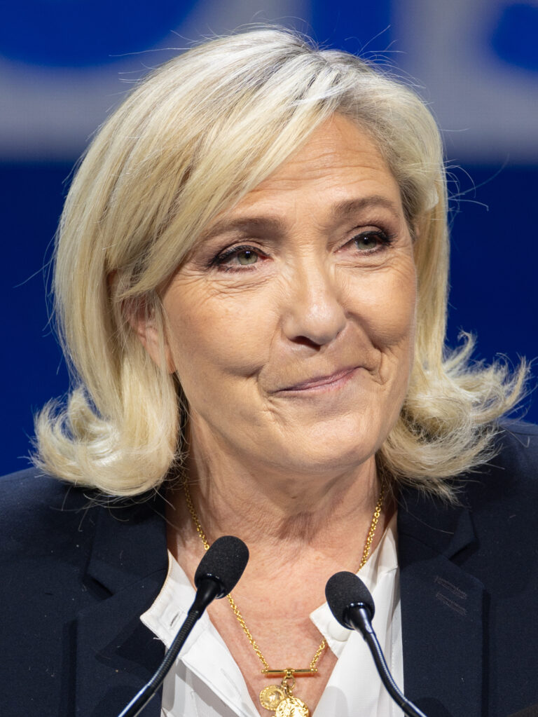 Procès des assistants parlementaires : la candidature de Marine Le Pen pour 2027 suspendue au verdict